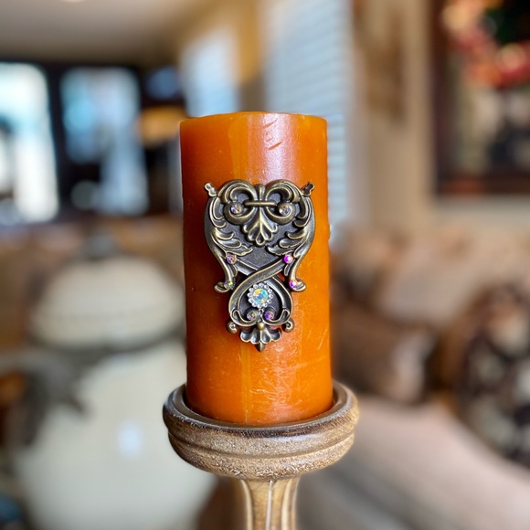 Fleur de Lis Candle Pin - Picture 5 of 13